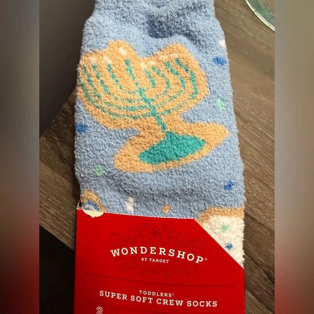 NWT Wondershop Toddler Shoe Size 6-9 Blue Crew Socks with Colorful Menorah - Picture 6 of 7